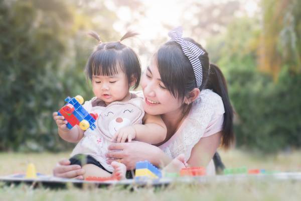 Outdoor Safe Playing Options for a Baby