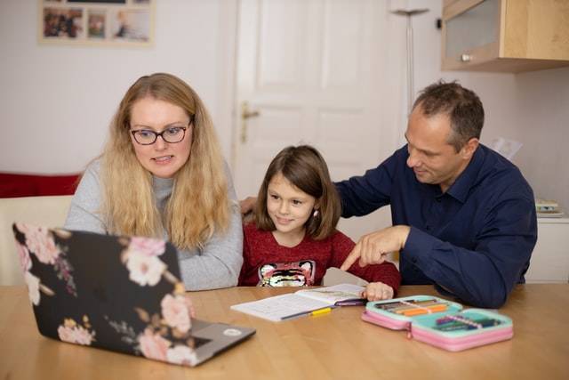 Parents Teaching Kid Social Meida
