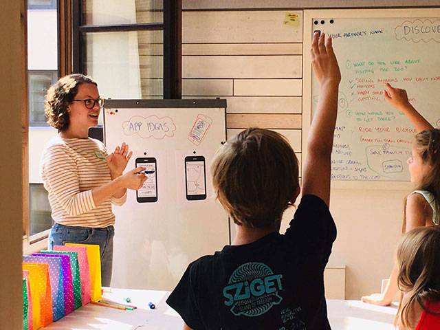 Workshop for kids to teach them design app