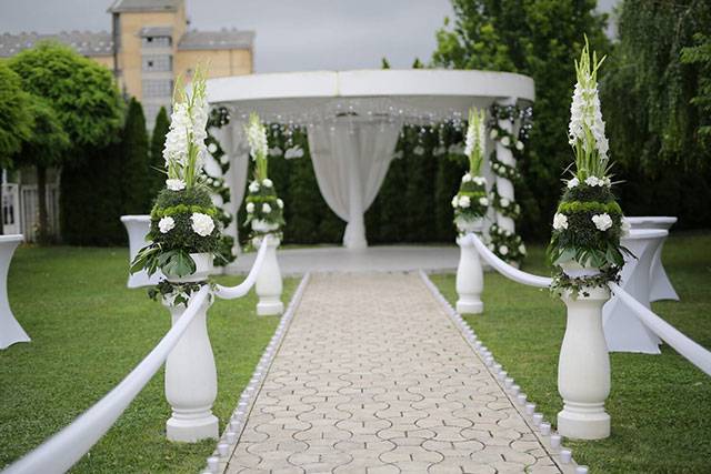 Fun Child-Friendly Engagement Garden Party Ideas