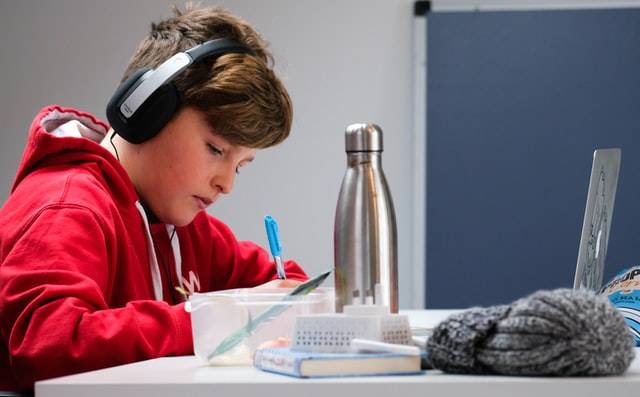 7 Writing Practices to Help Your Kids Learn a Foreign Language