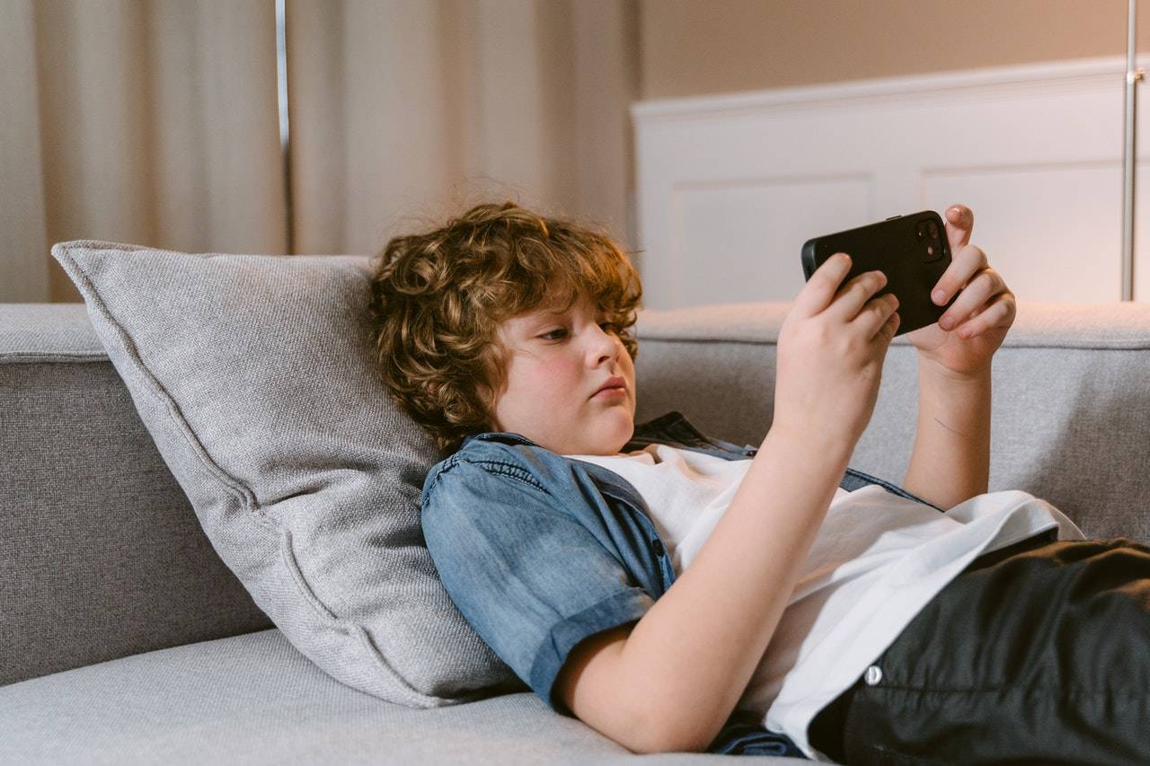 6 Ways to Keep Your Kids Away From Mobile Screens