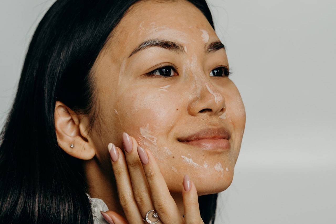 5 Most Gentle Ways You Can Exfoliate Your Face Without Irritation