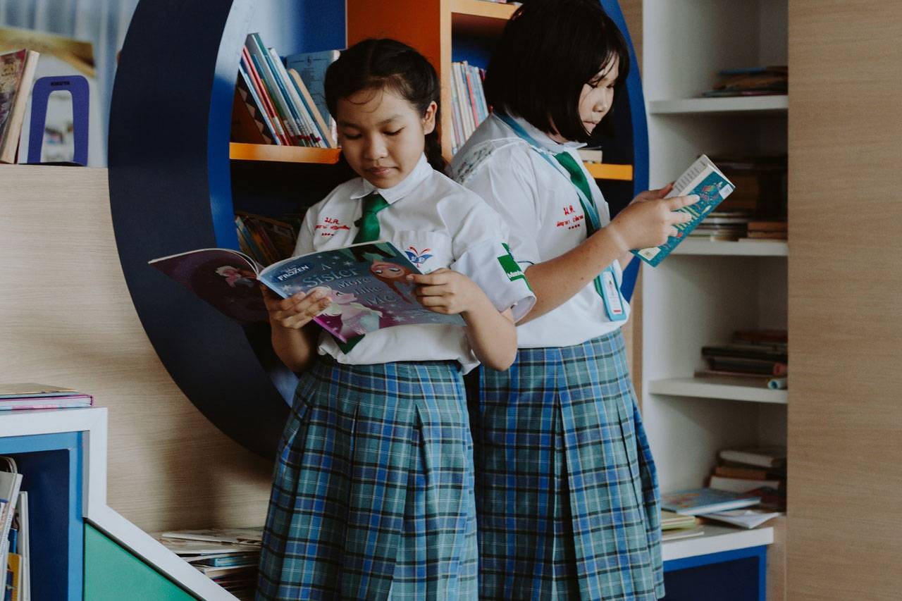 A Quick Guide to Custom Uniform Embroidery and Screen Printing!