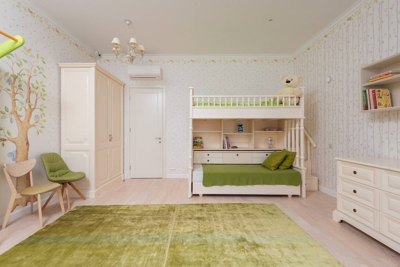 How Do I Choose Nursery Wallpaper For My Kids’ Bedroom?