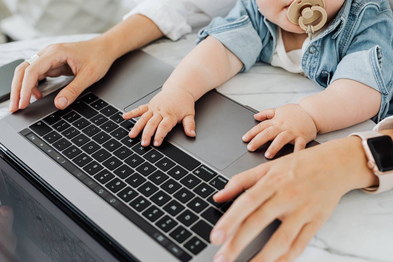 Starting a Business from Home as a New Mother: 4 Tips for Success