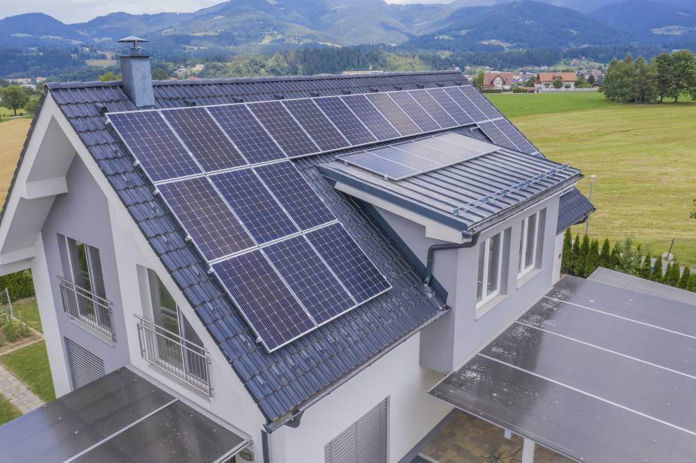 A Guide to the Financial Benefits of Going Solar