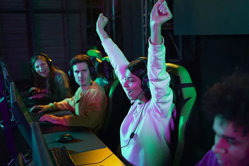 Dynamic Cricket Gaming Communities: Global Linking of Fans