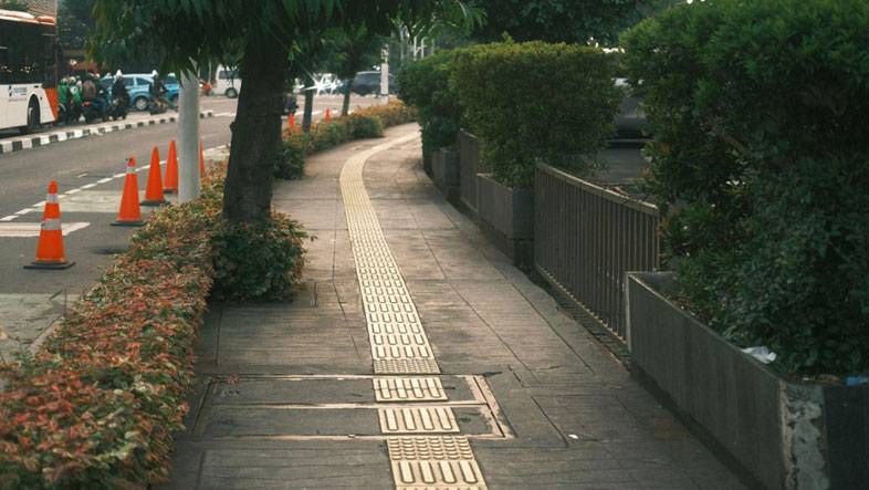 Smart Homeowner Checklist to Prevent Sidewalk Violations