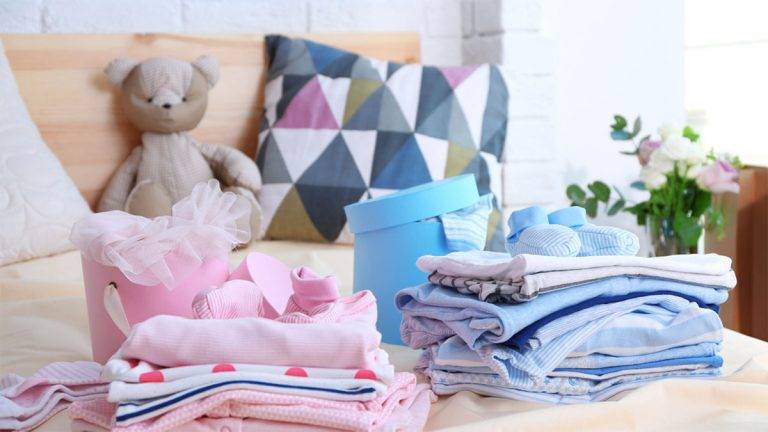 How to Choose the Safest Fabric for Your Baby’s Clothes and Bedding